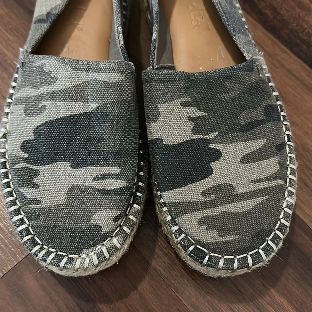 NWOT SPLENDID Laney Camo Platform Espadrille Slip On Size 8